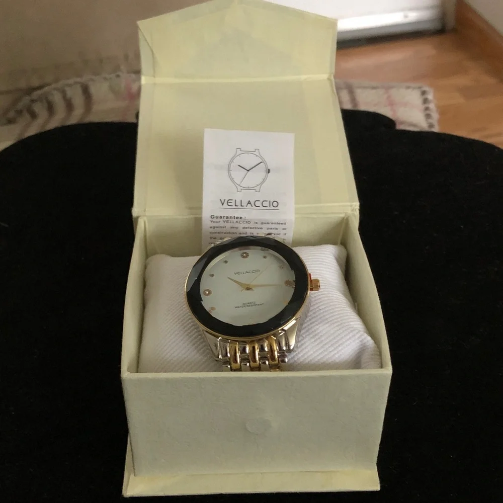 - Men’s Gold and Silver Watch - Picture 9 of 9